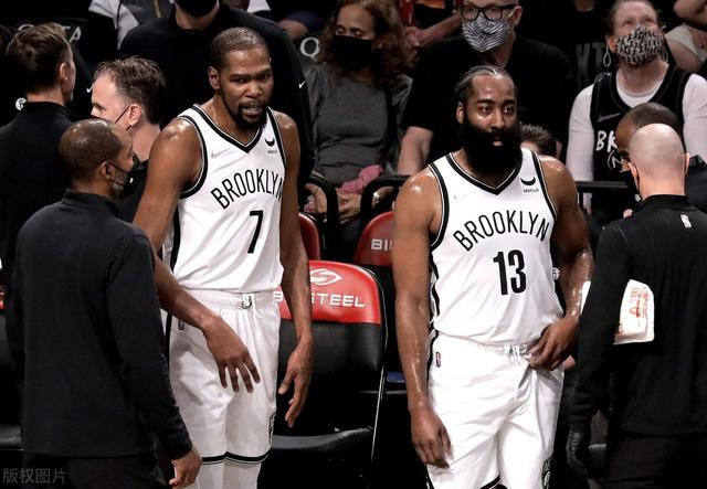 辽宁队险胜四川队，哈登带队取胜