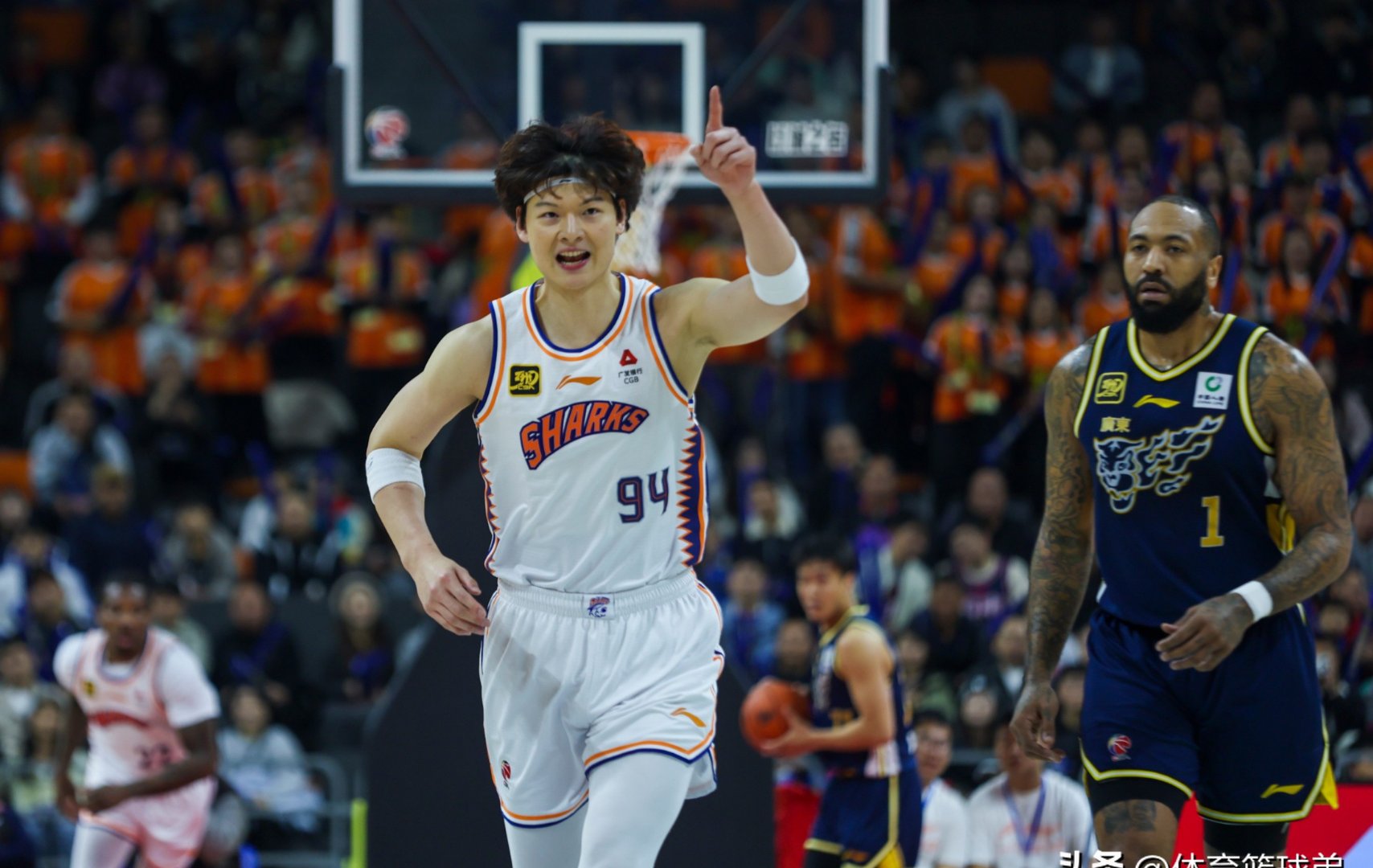 快船完胜上海队，王哲林惊艳四座