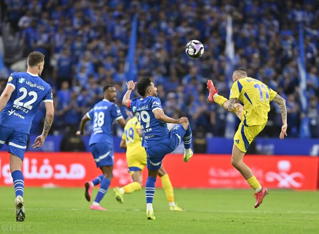 比利时碾压希腊,奥亚尔萨瓦尔带队取胜 比利时碾压希腊,奥亚尔萨瓦尔带队取胜