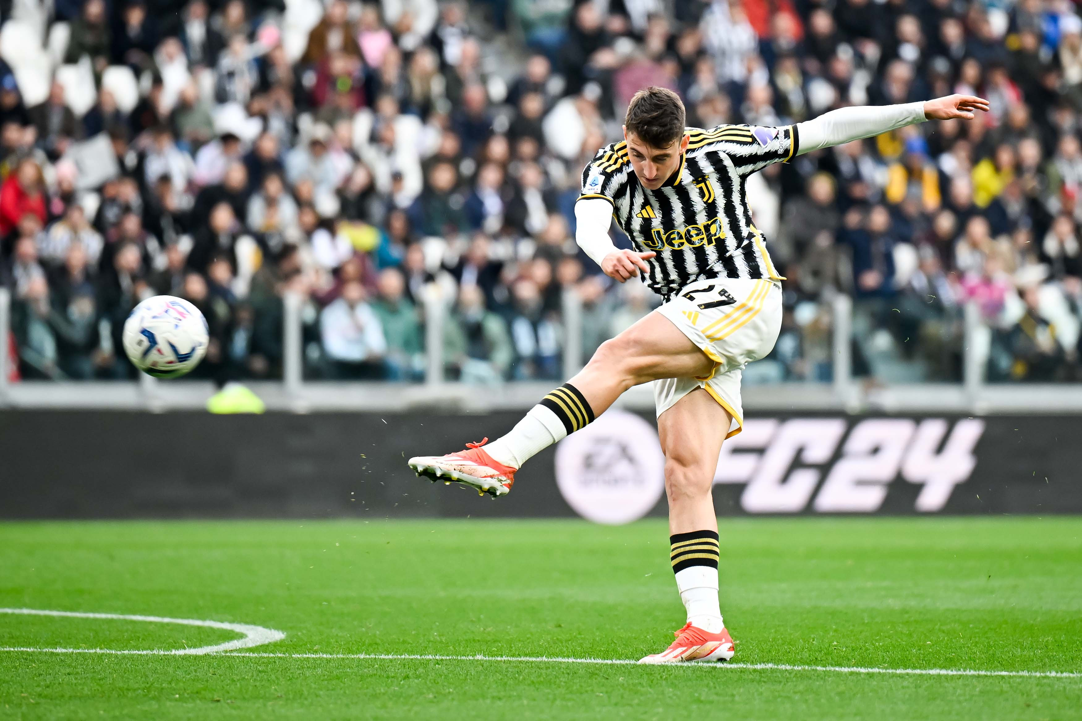 比利时横扫尤文,莱万点燃赛场 比利时横扫尤文,莱万点燃赛场