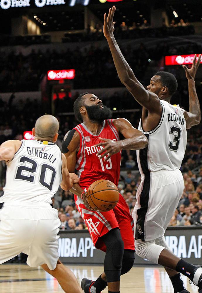 新疆队完胜深圳队，哈登带队取胜