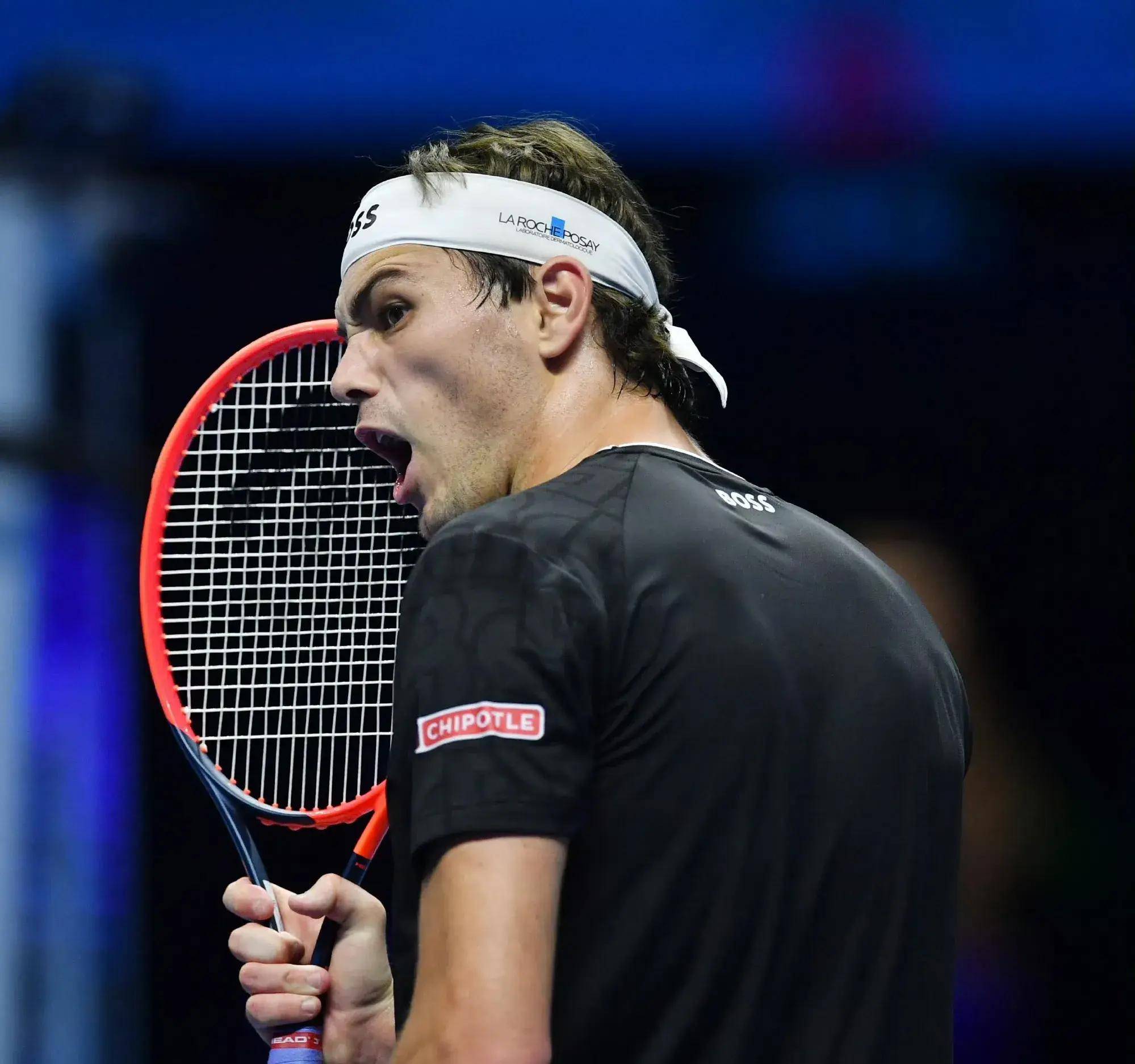 年终总决赛翻盘温网,兹维列夫扛起全队 年终总决赛翻盘温网,兹维列夫扛起全队