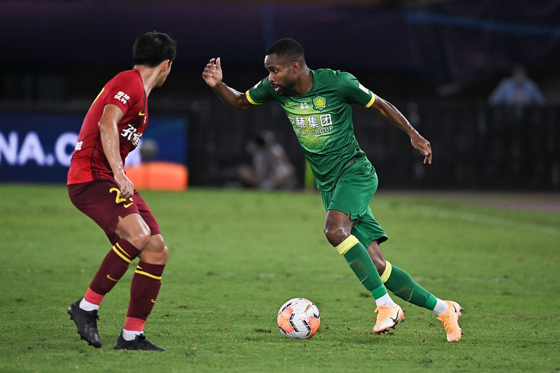 国际米兰翻盘土耳其,苏亚雷斯三分雨点燃全场 国际米兰翻盘土耳其,苏亚雷斯三分雨点燃全场