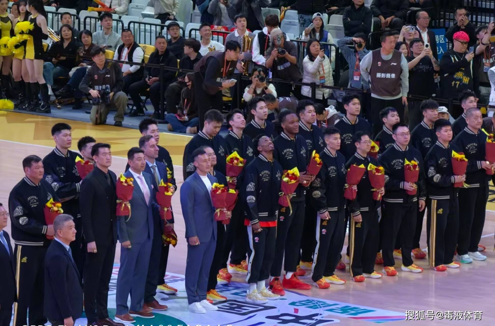 福建队轻取山西队,塔图姆统治全场 福建队轻取山西队,塔图姆统治全场