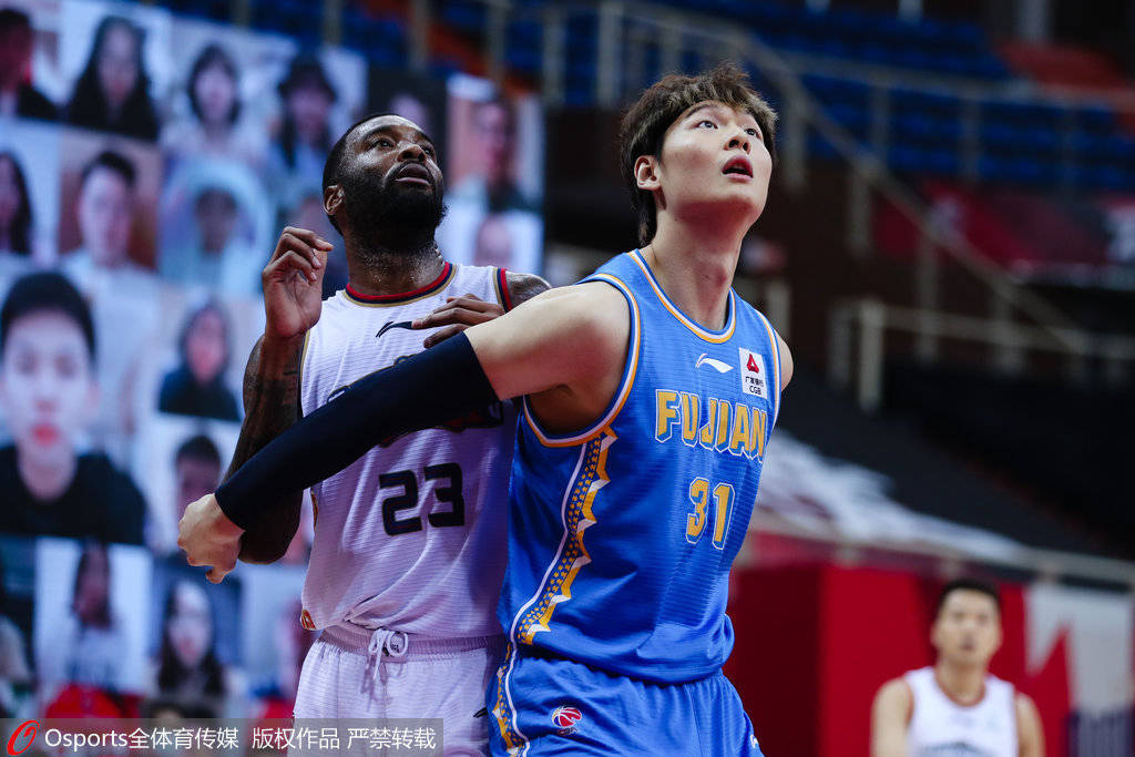 福建队轻取山西队,塔图姆统治全场 福建队轻取山西队,塔图姆统治全场
