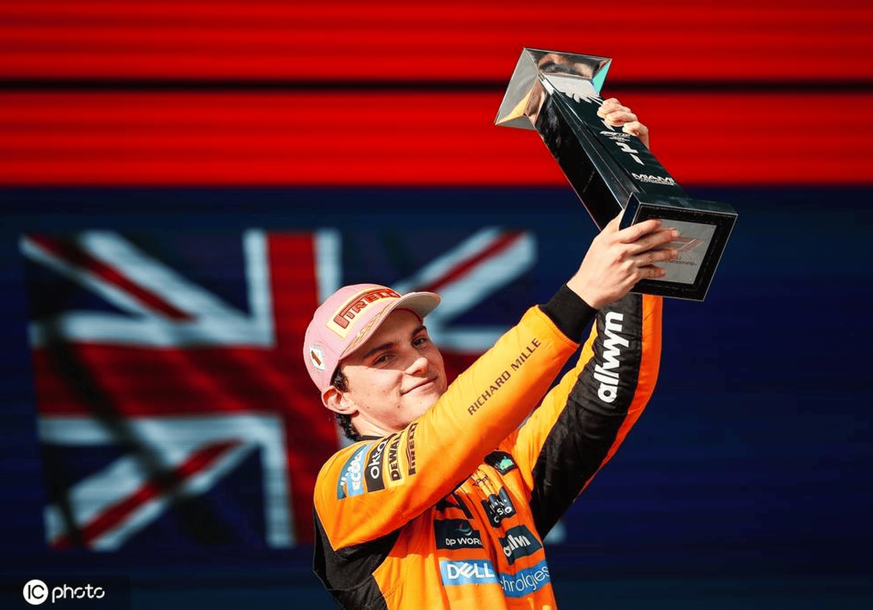 梅赛德斯轻取索伯车队，皮亚斯特里状态火热