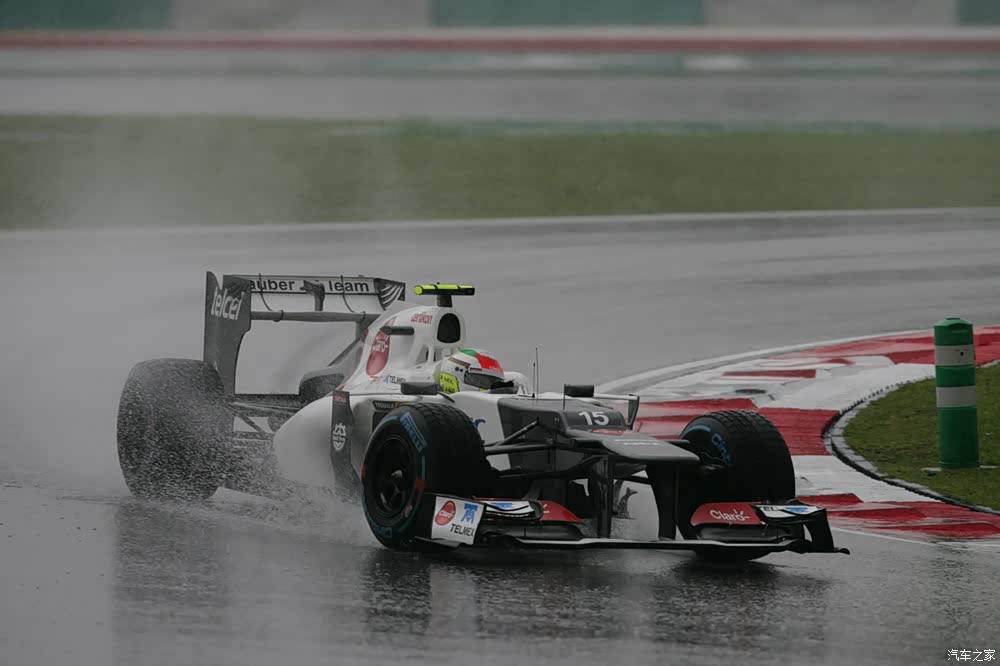 迈凯伦轻取红牛车队，佩雷兹状态火热