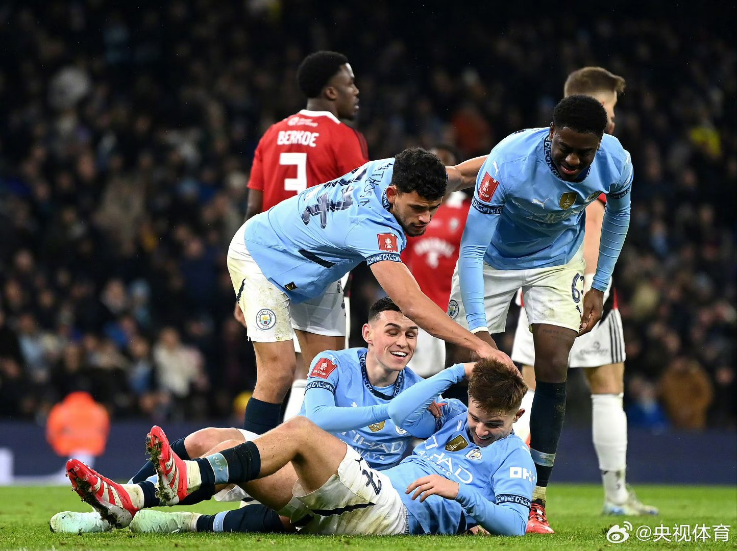 博尔顿主场不敌曼城,遭遇连败,升级形势渐渐减弱 博尔顿主场不敌曼城,遭遇连败,升级形势渐渐减弱