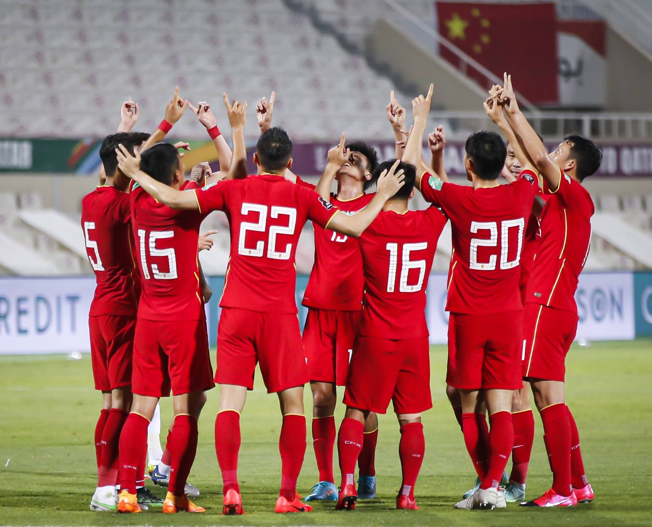 日本羽毛球队绝地反击印尼羽毛球队，桃田贤斗送出助攻