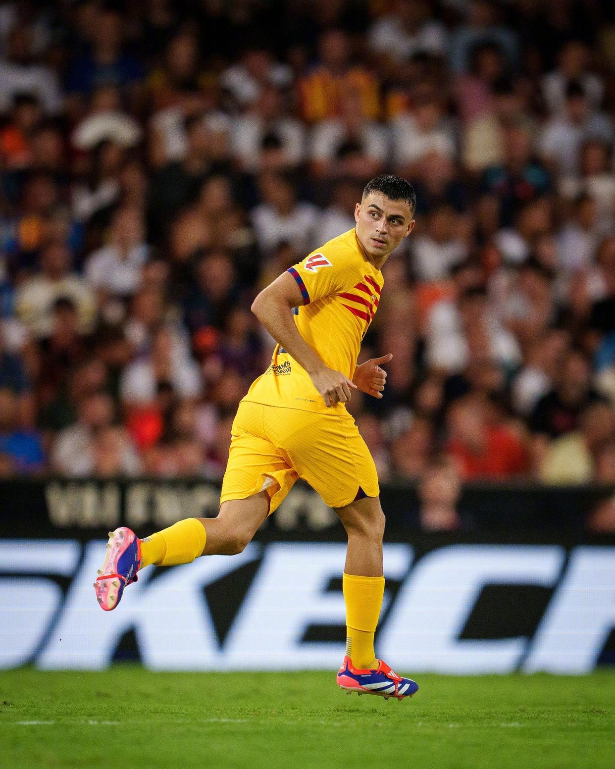 巴萨遭遇惨败，球迷情绪低落