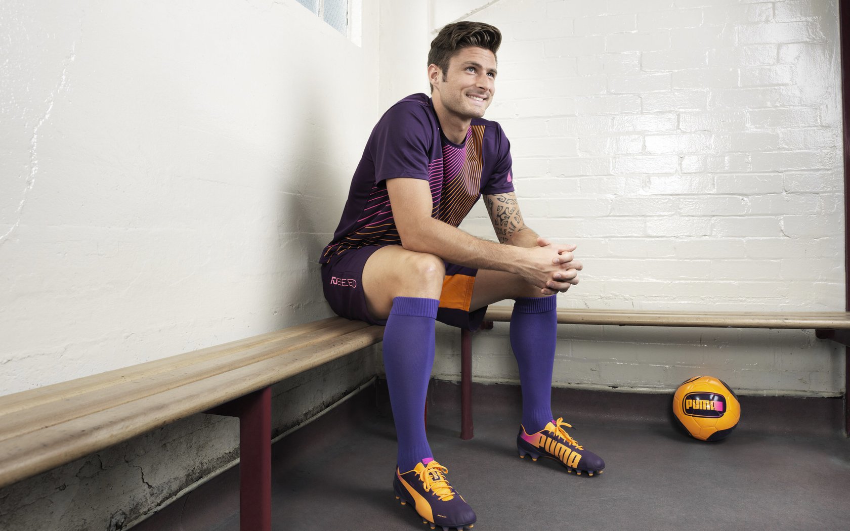 赛道与球场，当F1新赛季揭幕战之夜遇见欧文里程碑